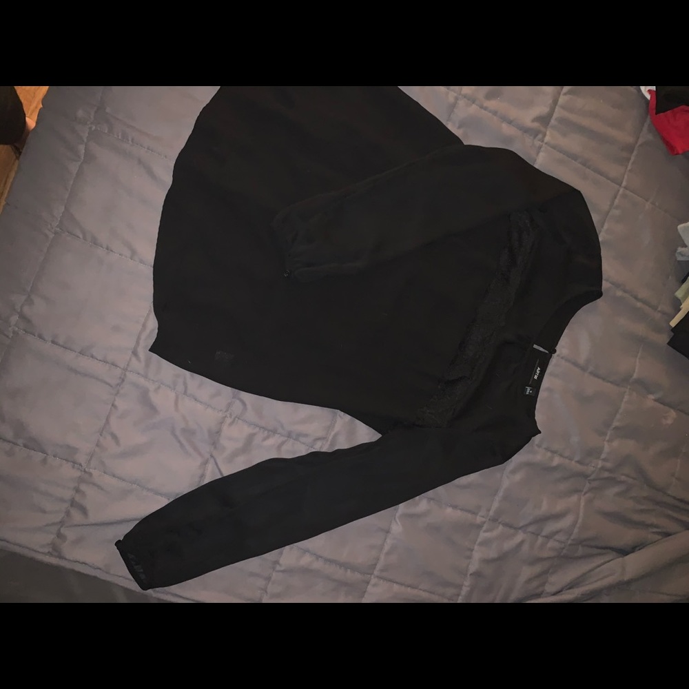 Woman’s long sleeve blouse by APT.9 size Medium